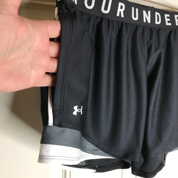 NWT Under Armour Women's Loose Athletic Shorts Black/Grey/White - Picture 2 of 8
